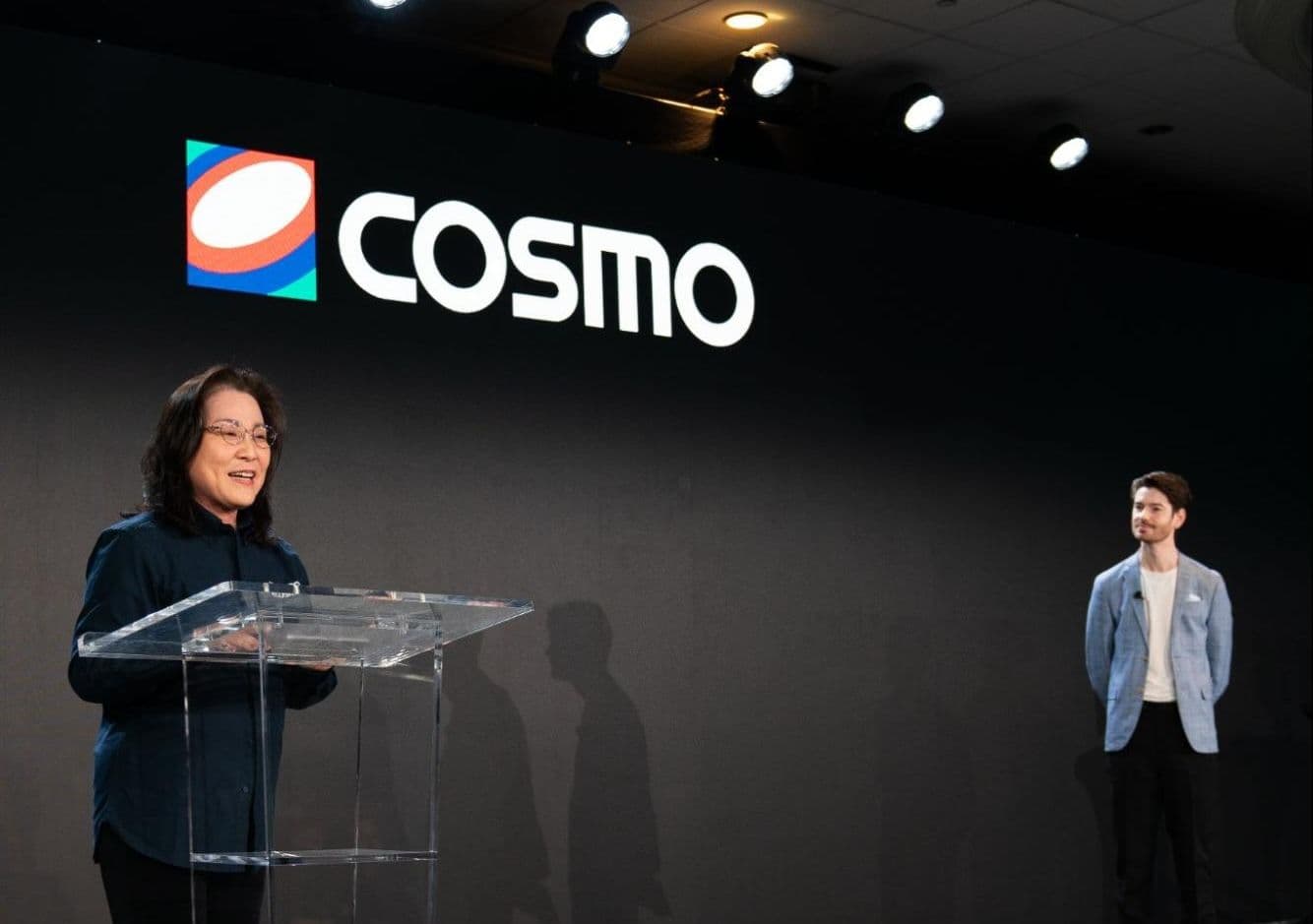 （写真左）コスモエネルギーホールディングス株式会社　常務執行役員 CDO　ルゾンカ 典子氏